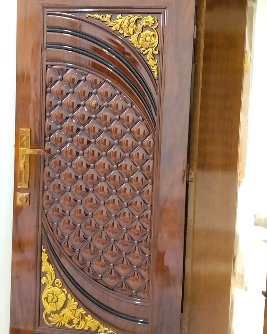 Carved main door installed at Town Palace